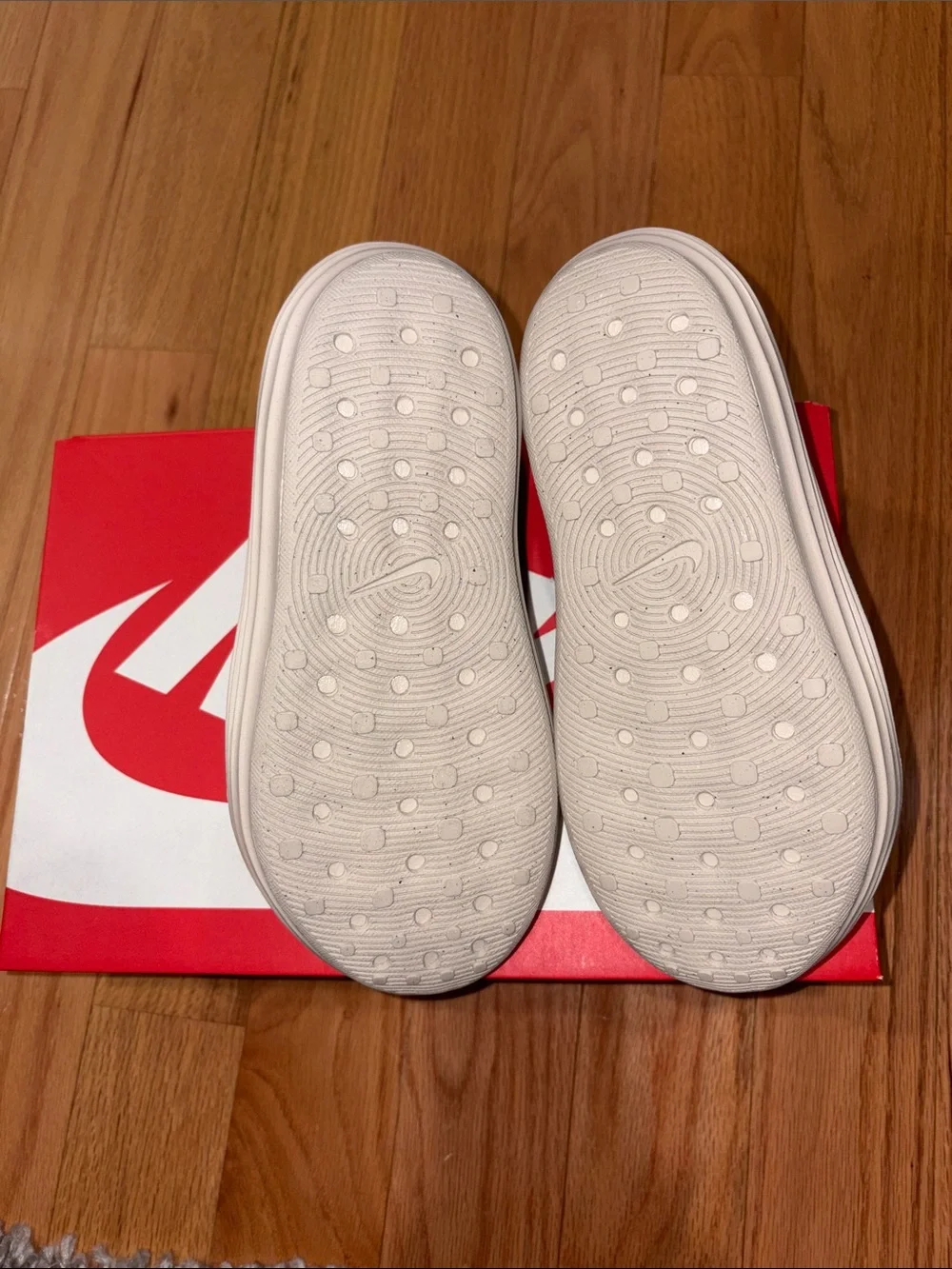 Big boys Nike Reactfoam Slip-On Clog in Light Beige